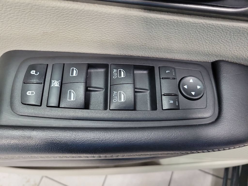 Certified 2023 Chrysler Pacifica Touring-L FWD image 30