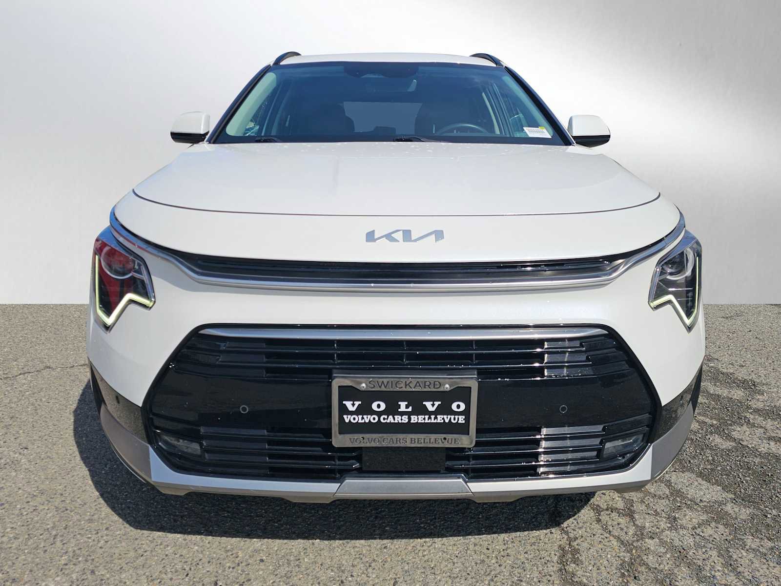 Used 2023 Kia Niro SX image 8