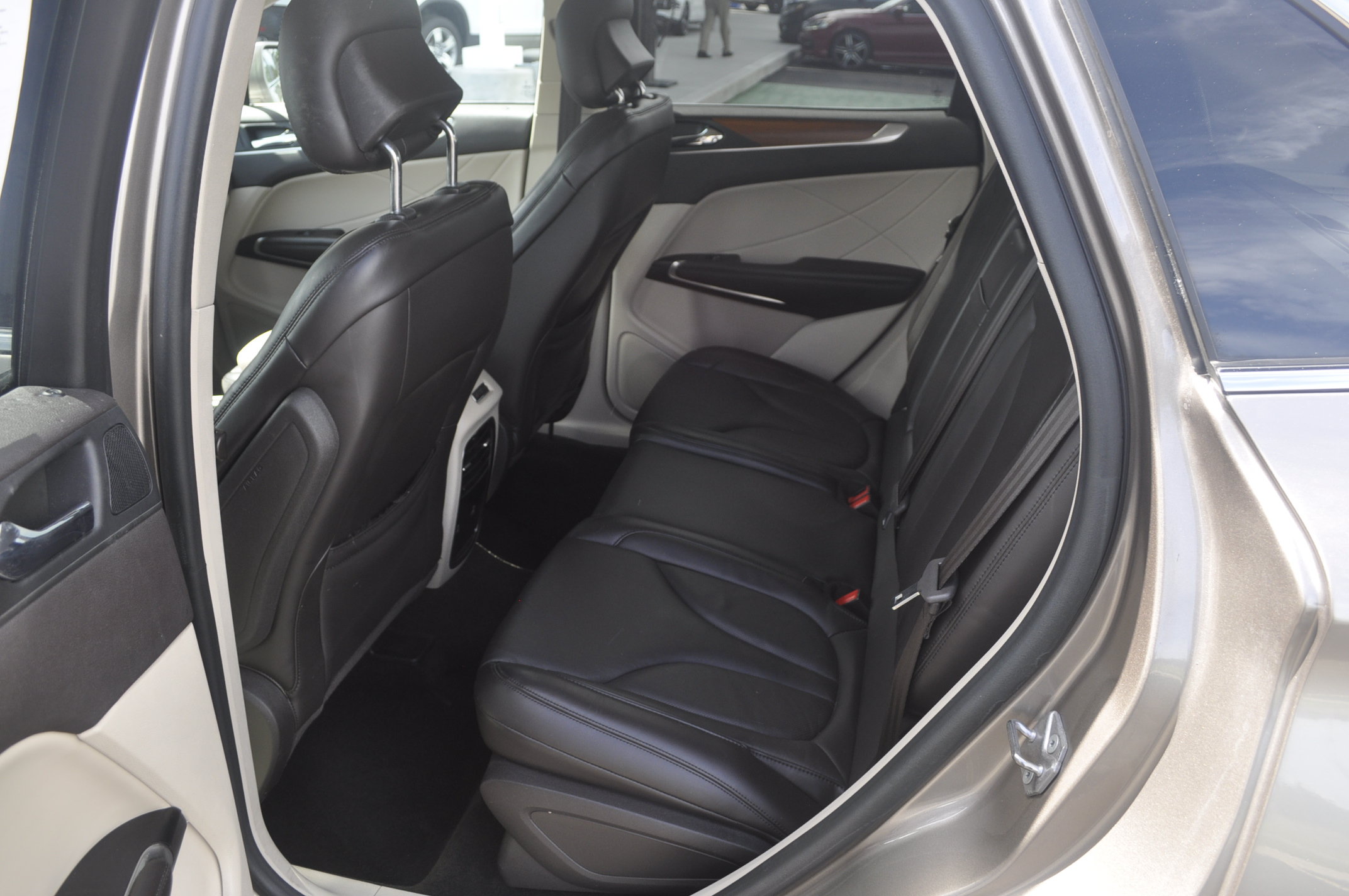 Used 2019 Lincoln MKC Select w/ Select Plus Package AWD/4WD image 12