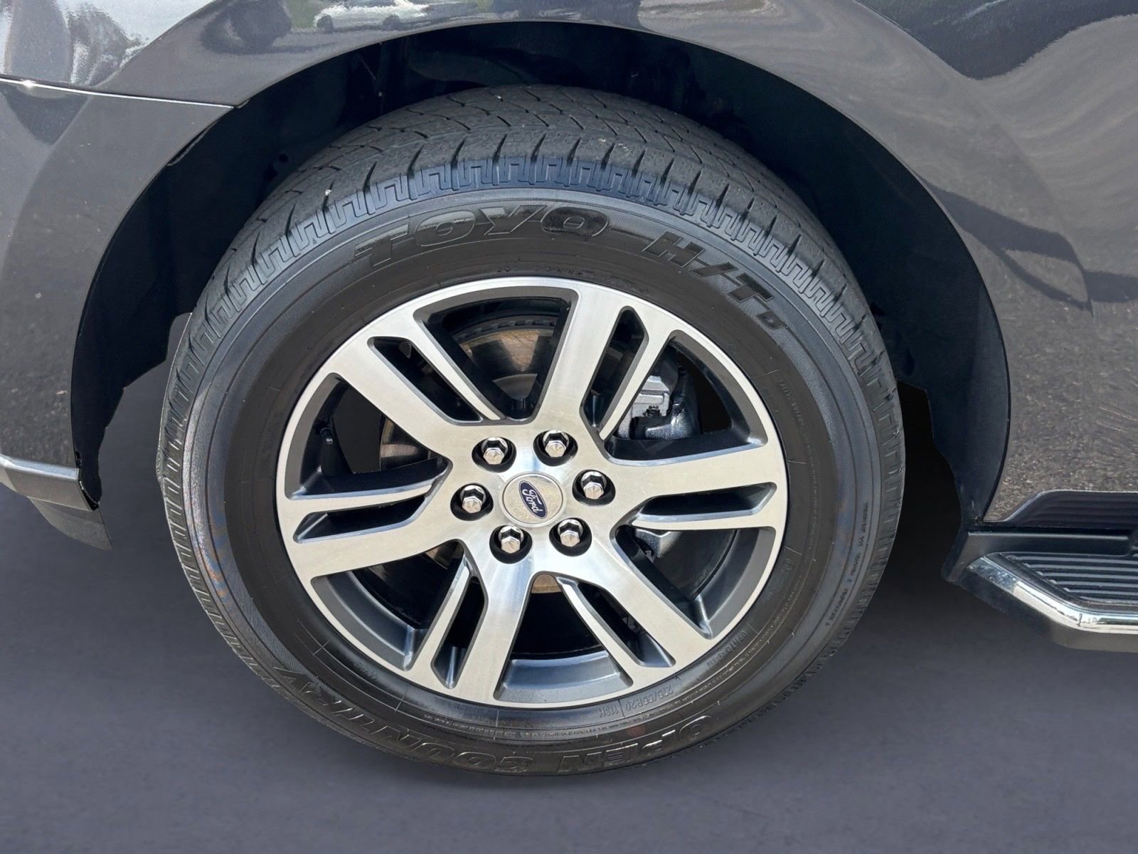 Used 2023 Ford Expedition XLT image 13