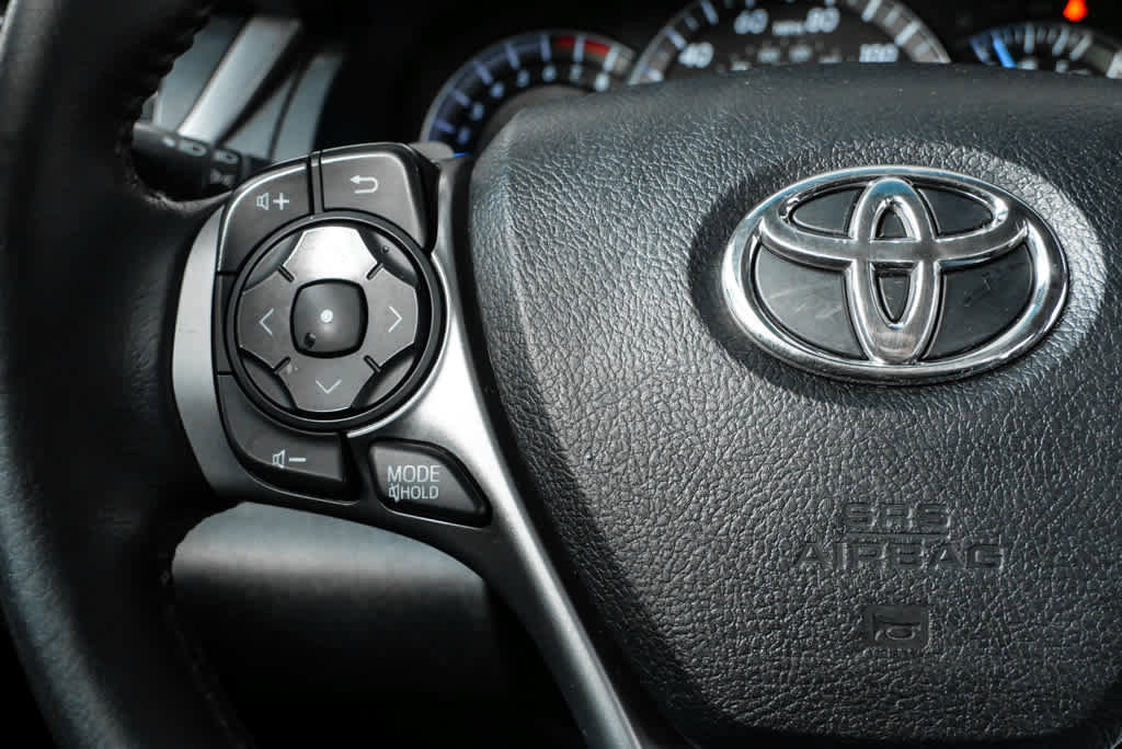 Used 2014 Toyota Camry SE w/ Leather Package image 10