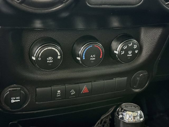 Used 2018 Jeep Wrangler Unlimited Sport w/ Connectivity Group AWD/4WD image 14