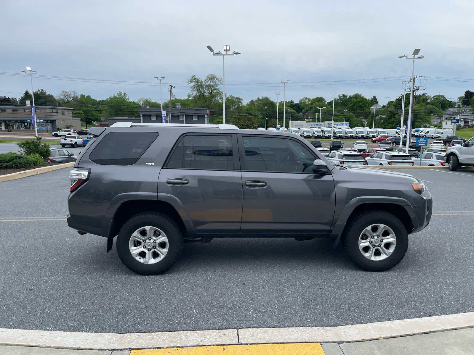 Used 2017 Toyota 4Runner SR5 AWD/4WD image 6