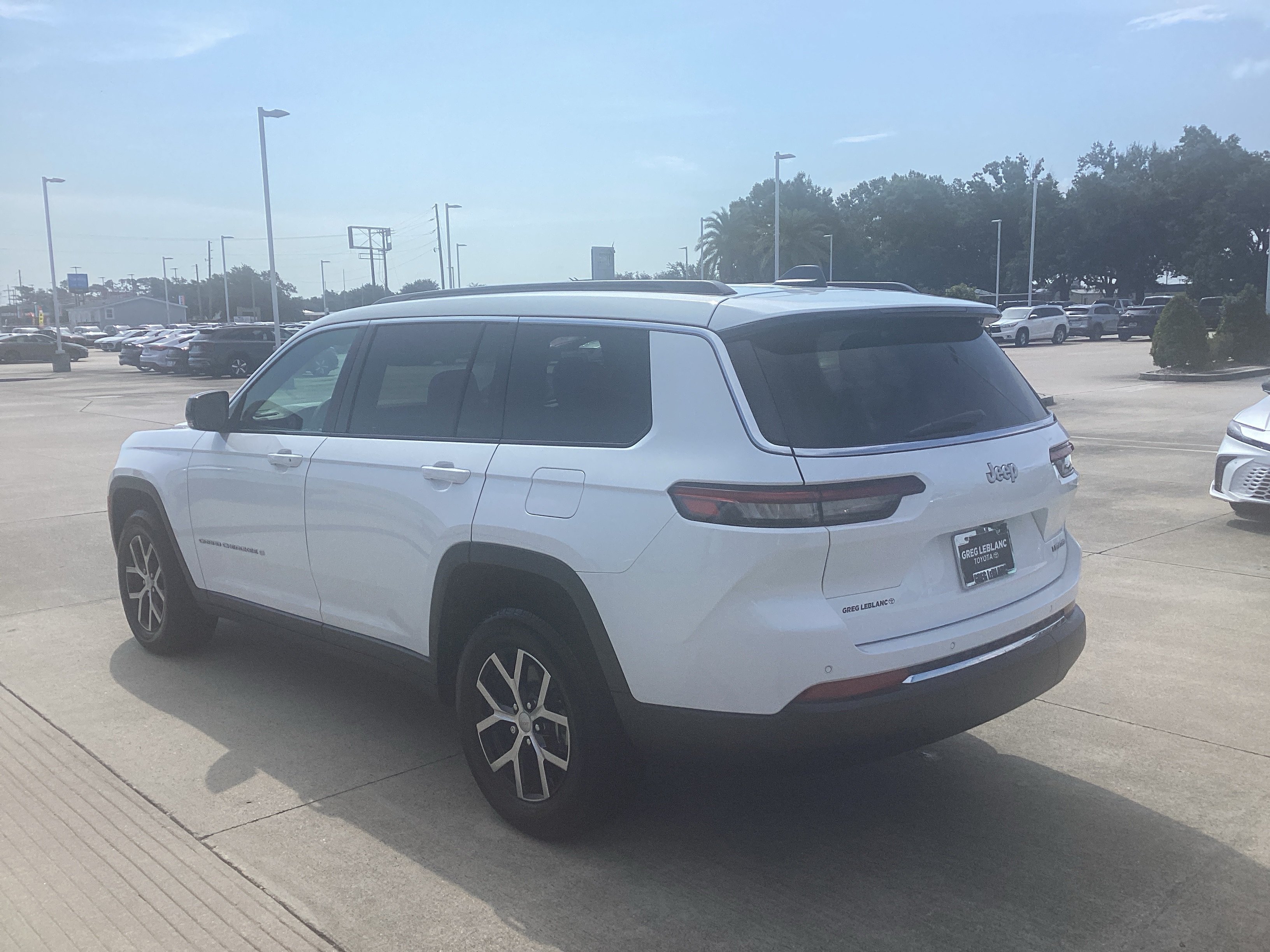 Used 2025 Jeep Grand Cherokee L Limited RWD image 5