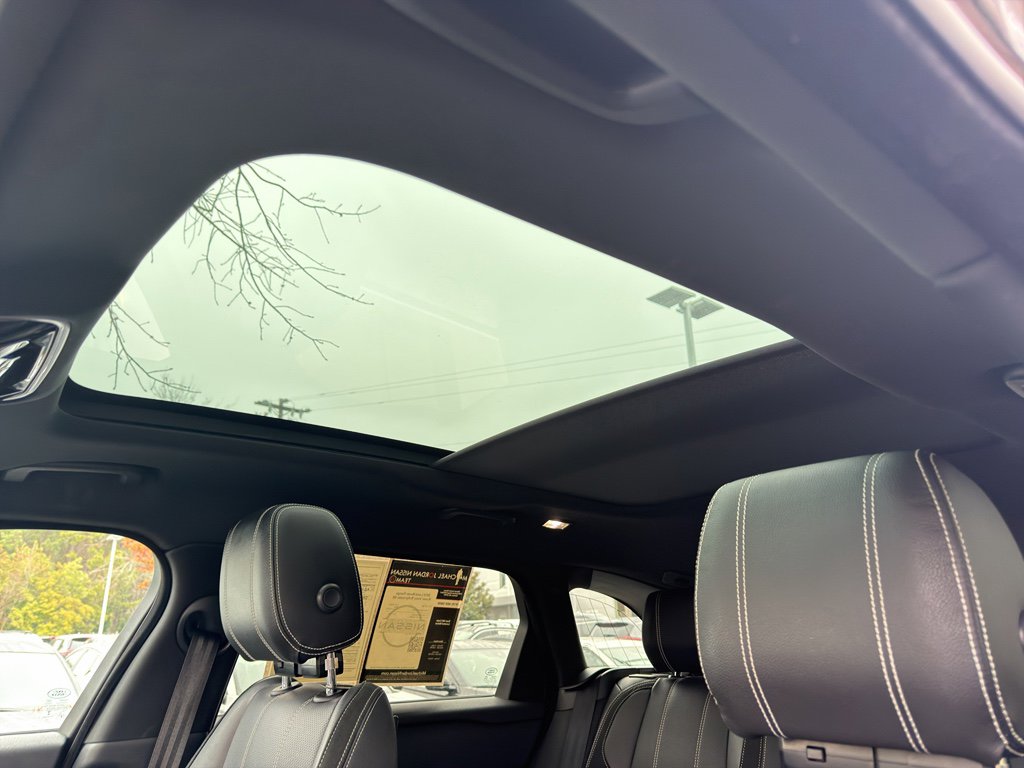 Used 2019 Land Rover Range Rover Velar R-Dynamic SE image 28