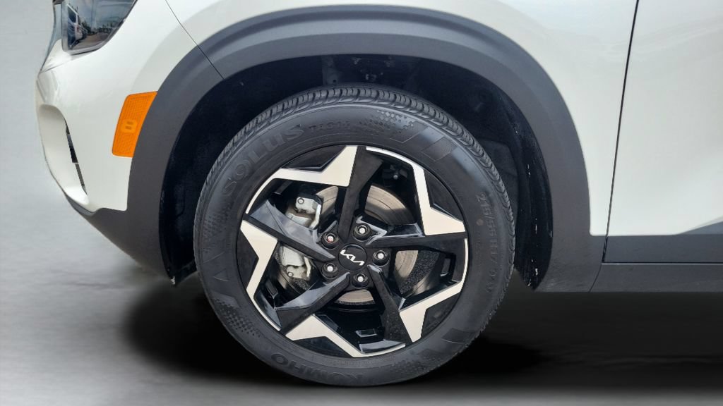Used 2024 Kia Seltos EX FWD image 26