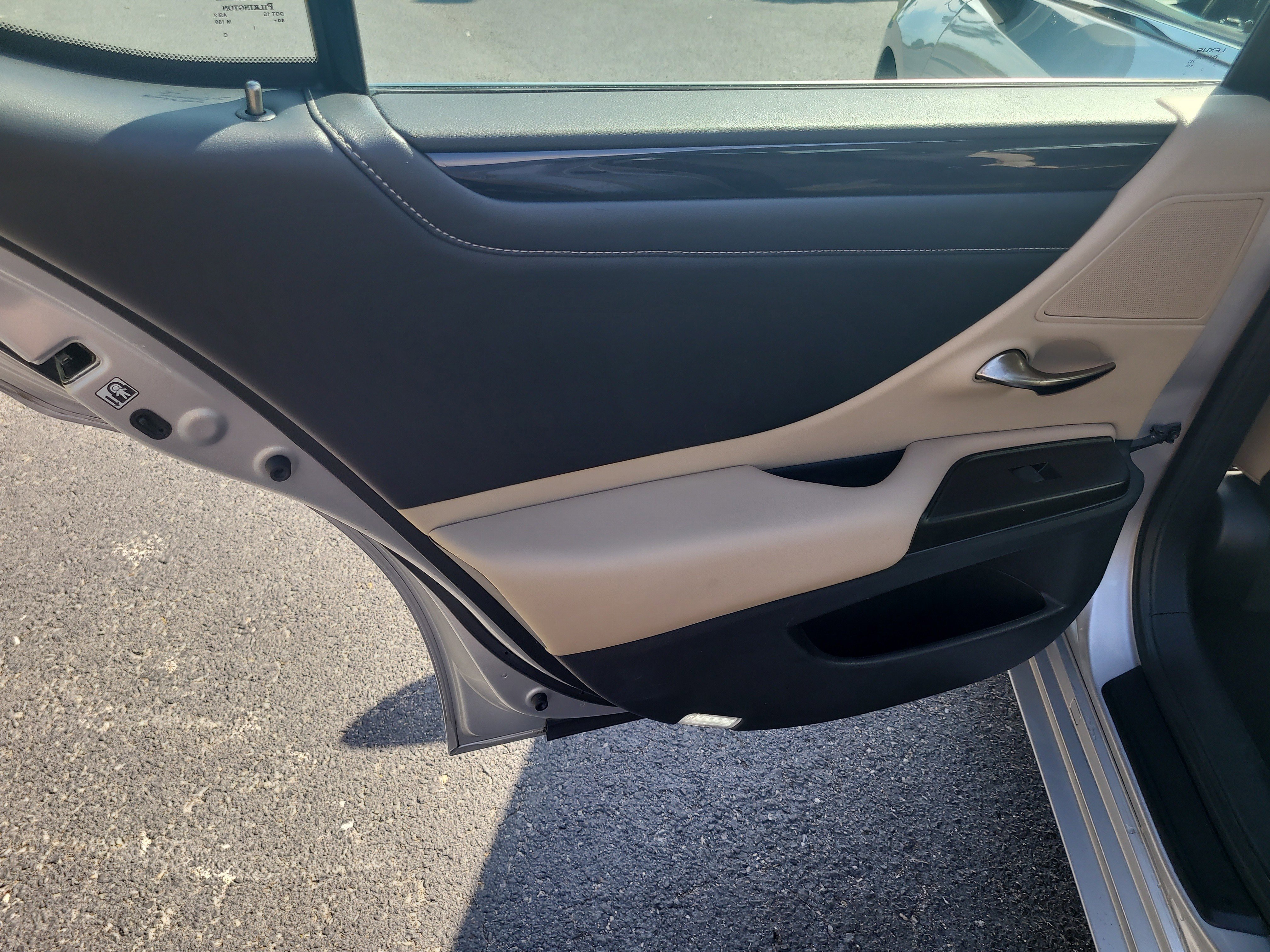 Used 2019 Lexus ES 350 w/ Premium Package FWD image 11