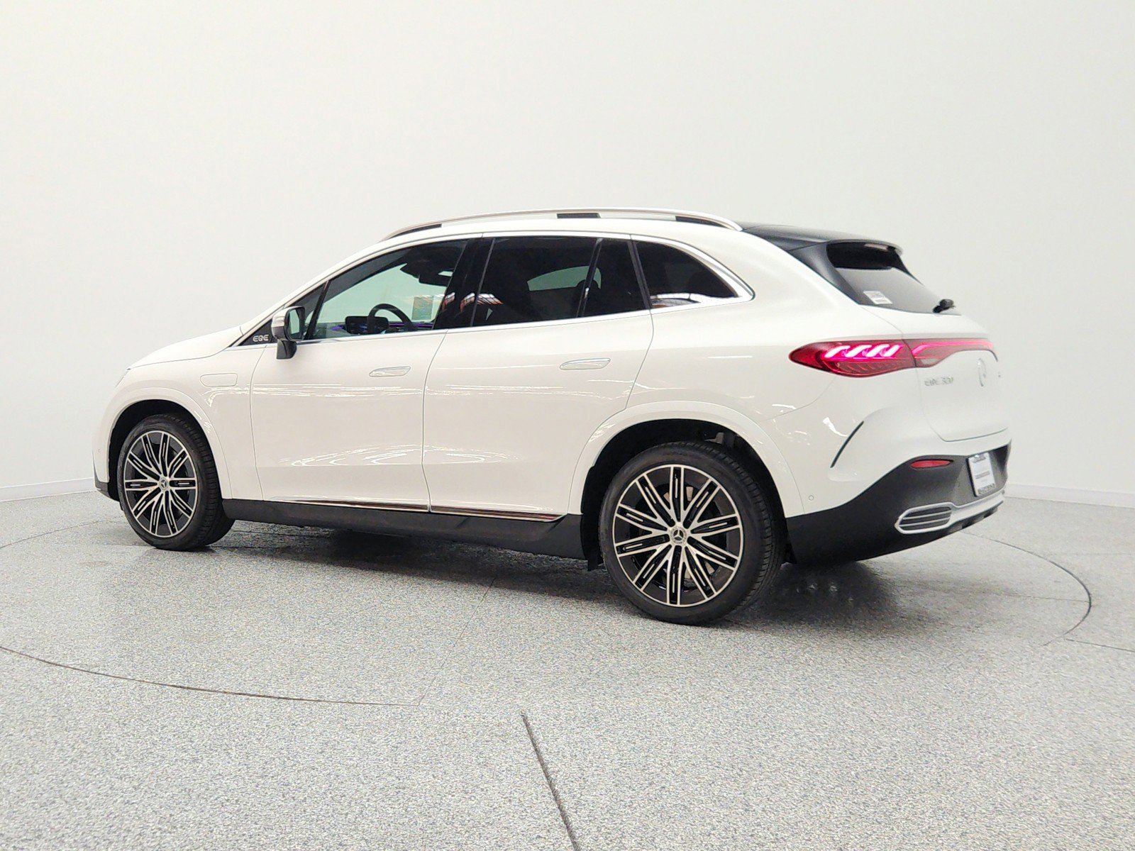 New 2026 Mercedes-Benz EQE 320 4MATIC SUV image 8