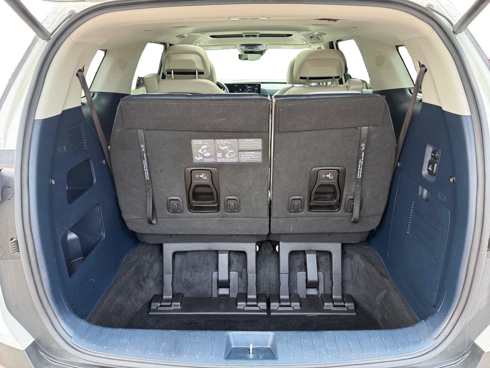 Used 2025 Kia Carnival SX Prestige FWD image 25