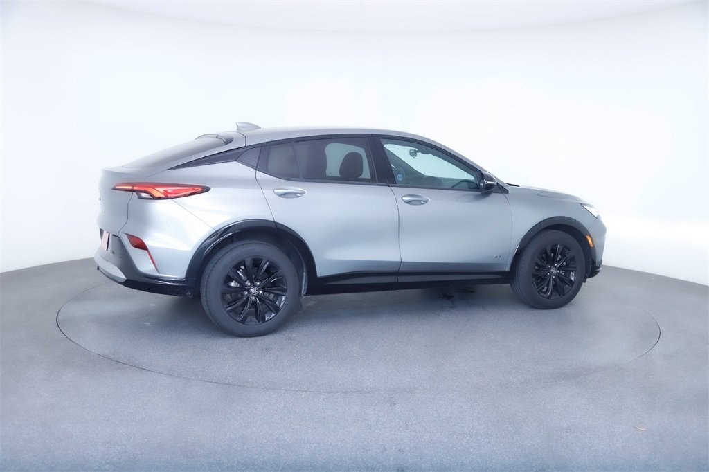 Used 2025 Buick Envista Sport Touring image 8