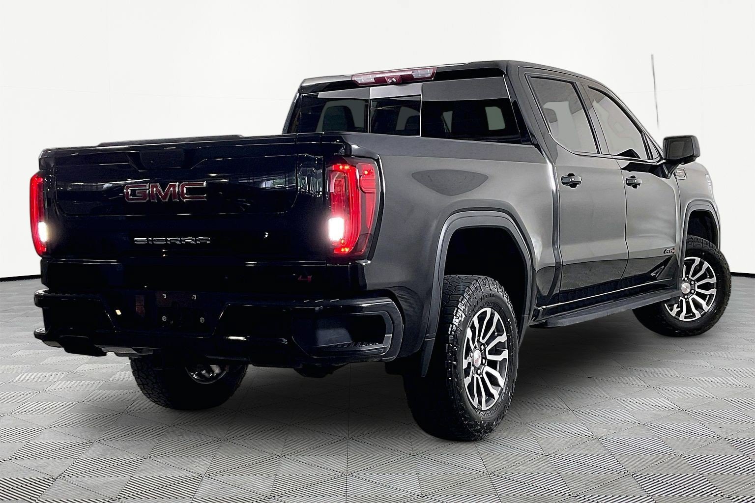 Used 2021 GMC Sierra 1500 AT4 w/ AT4 Premium Package AWD/4WD image 7