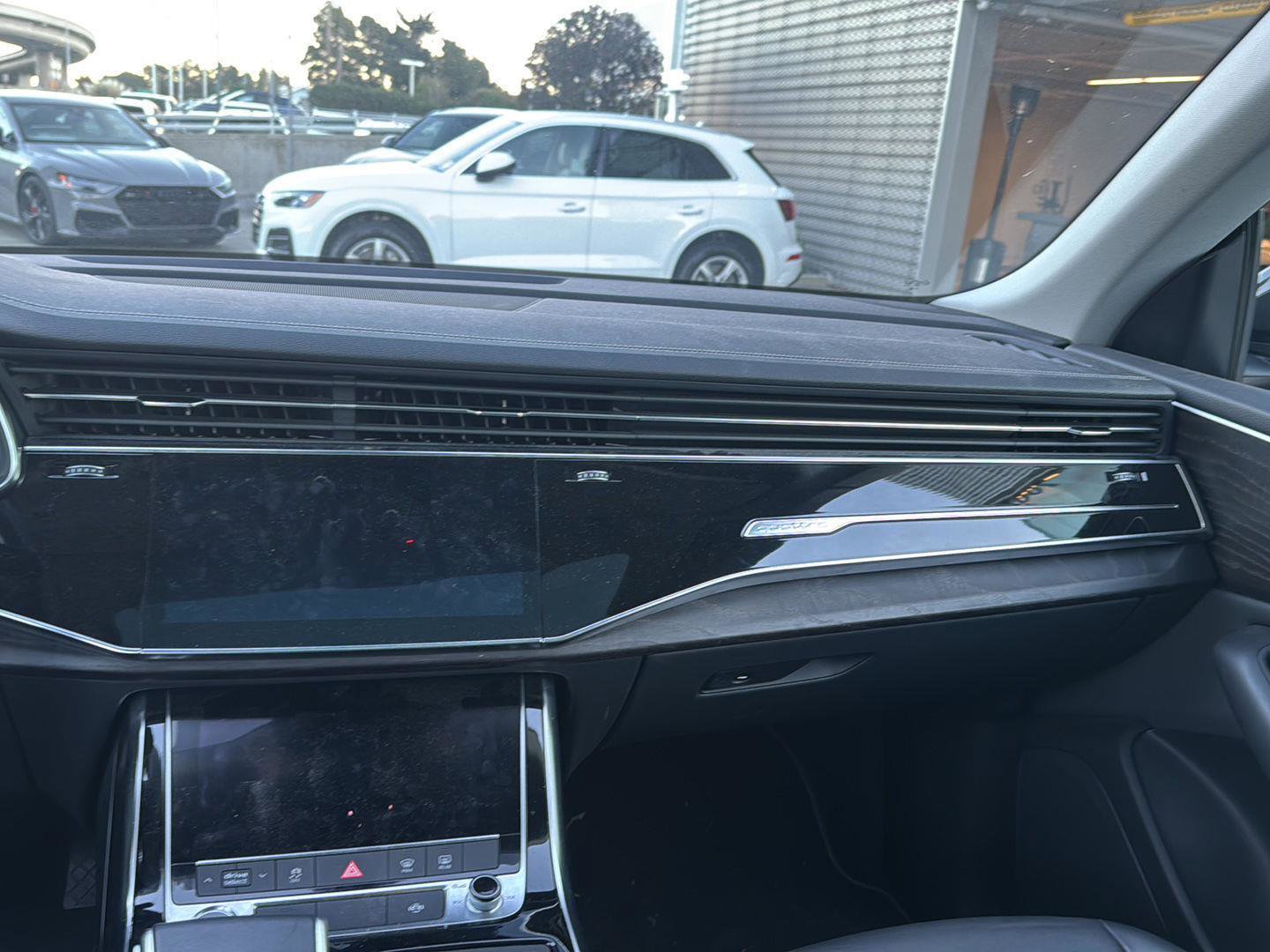 Used 2023 Audi Q8 Premium image 12