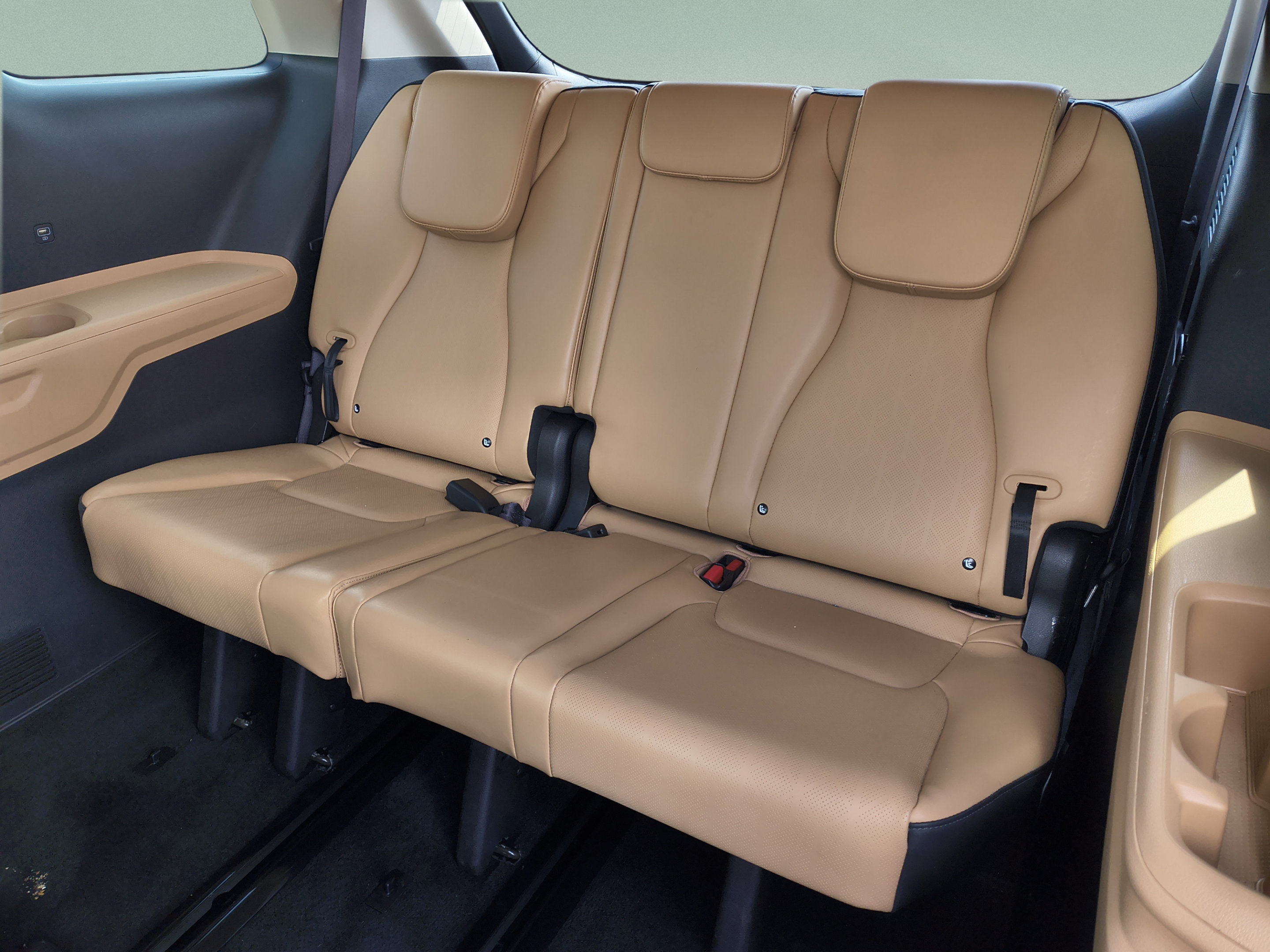 Used 2023 Kia Carnival LX FWD image 17