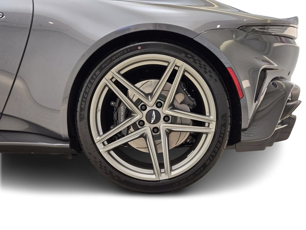 New 2025 Aston Martin V8 Vantage Coupe RWD image 15