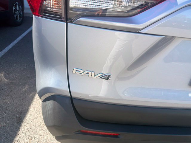 Used 2020 Toyota RAV4 XLE w/ Convenience Package AWD/4WD image 3