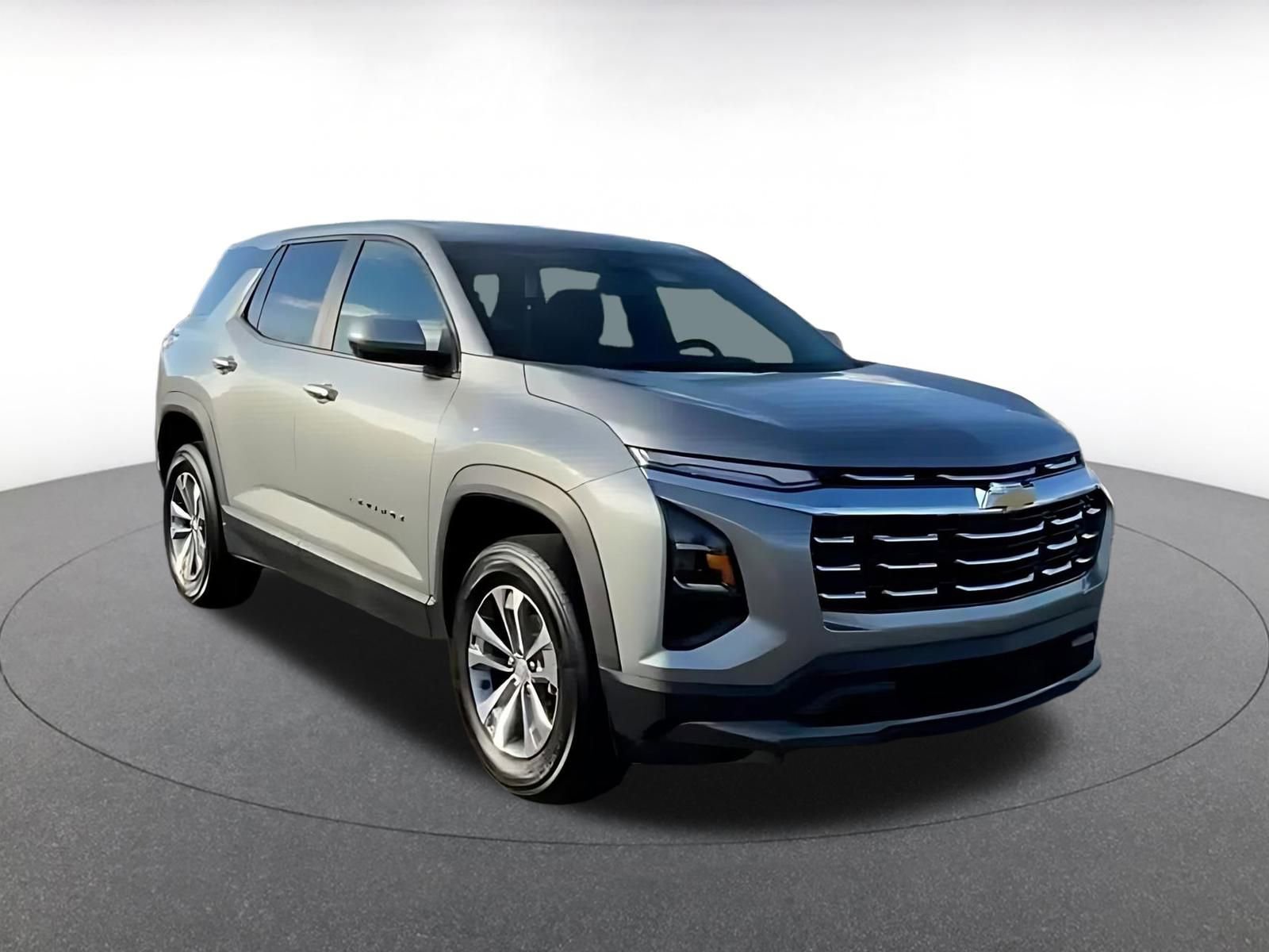 Used 2025 Chevrolet Equinox LT image 2