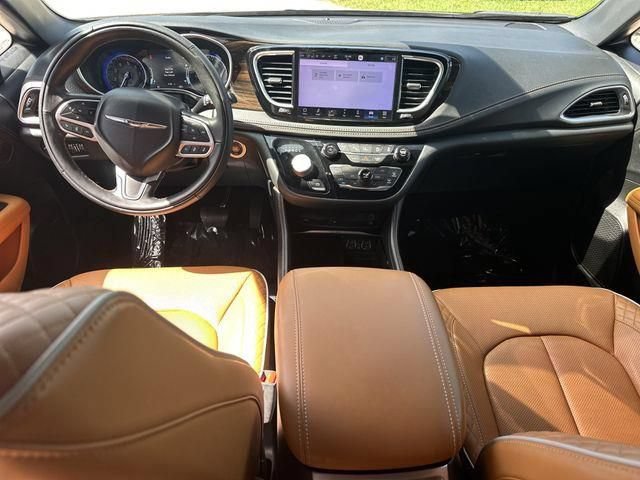 Used 2022 Chrysler Pacifica Pinnacle FWD image 17