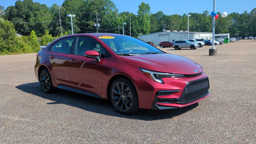 Used 2023 Toyota Corolla SE FWD image 3