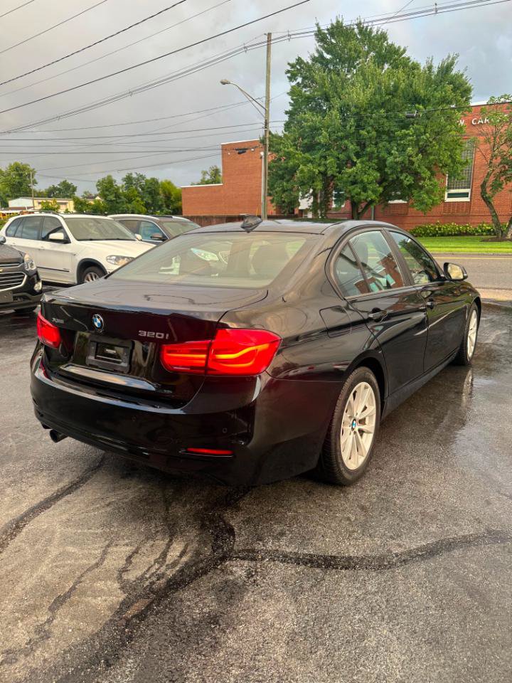Used 2017 BMW 320i xDrive Sedan AWD/4WD image 6