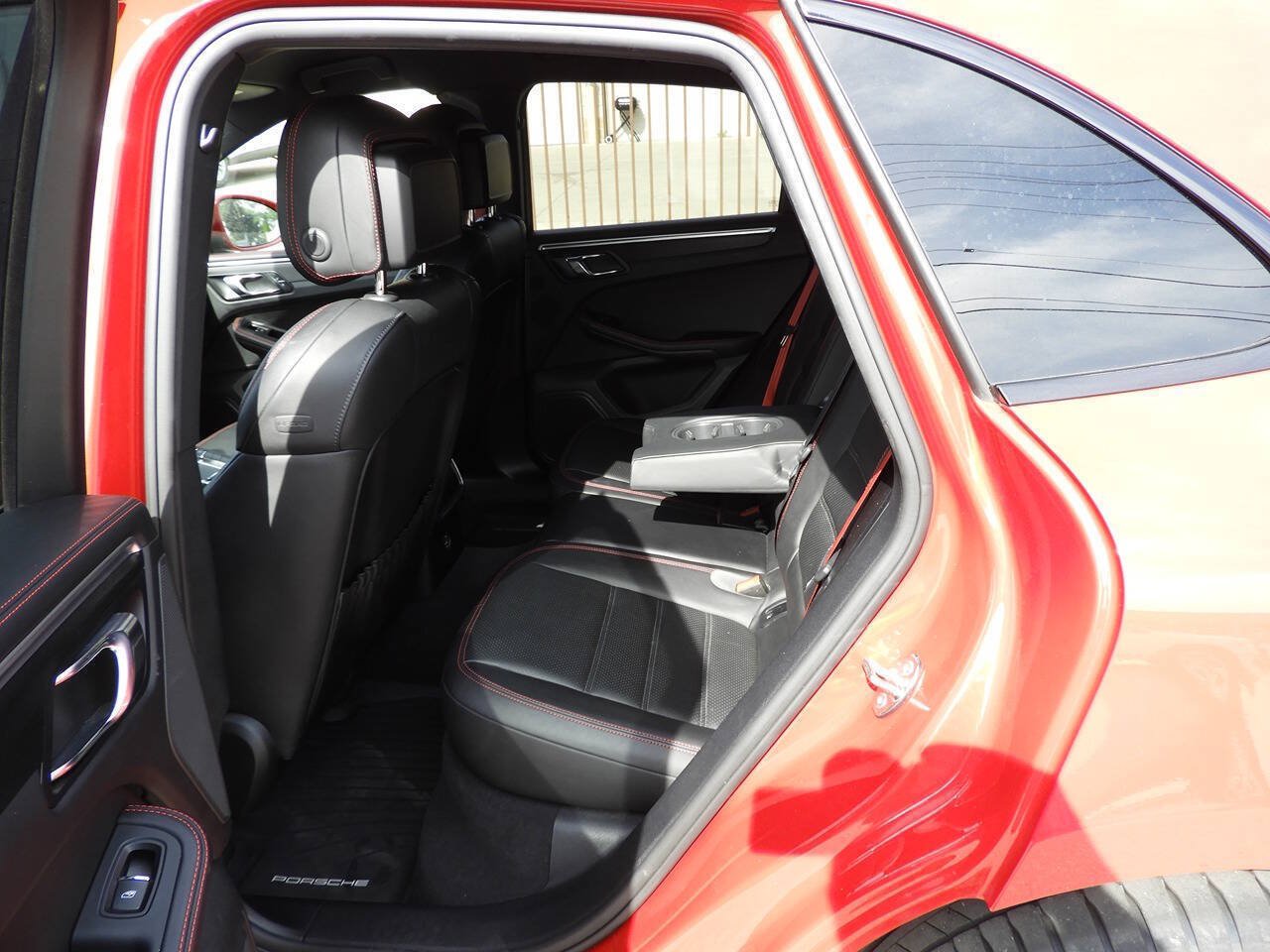 Used 2018 Porsche Macan GTS AWD/4WD image 21