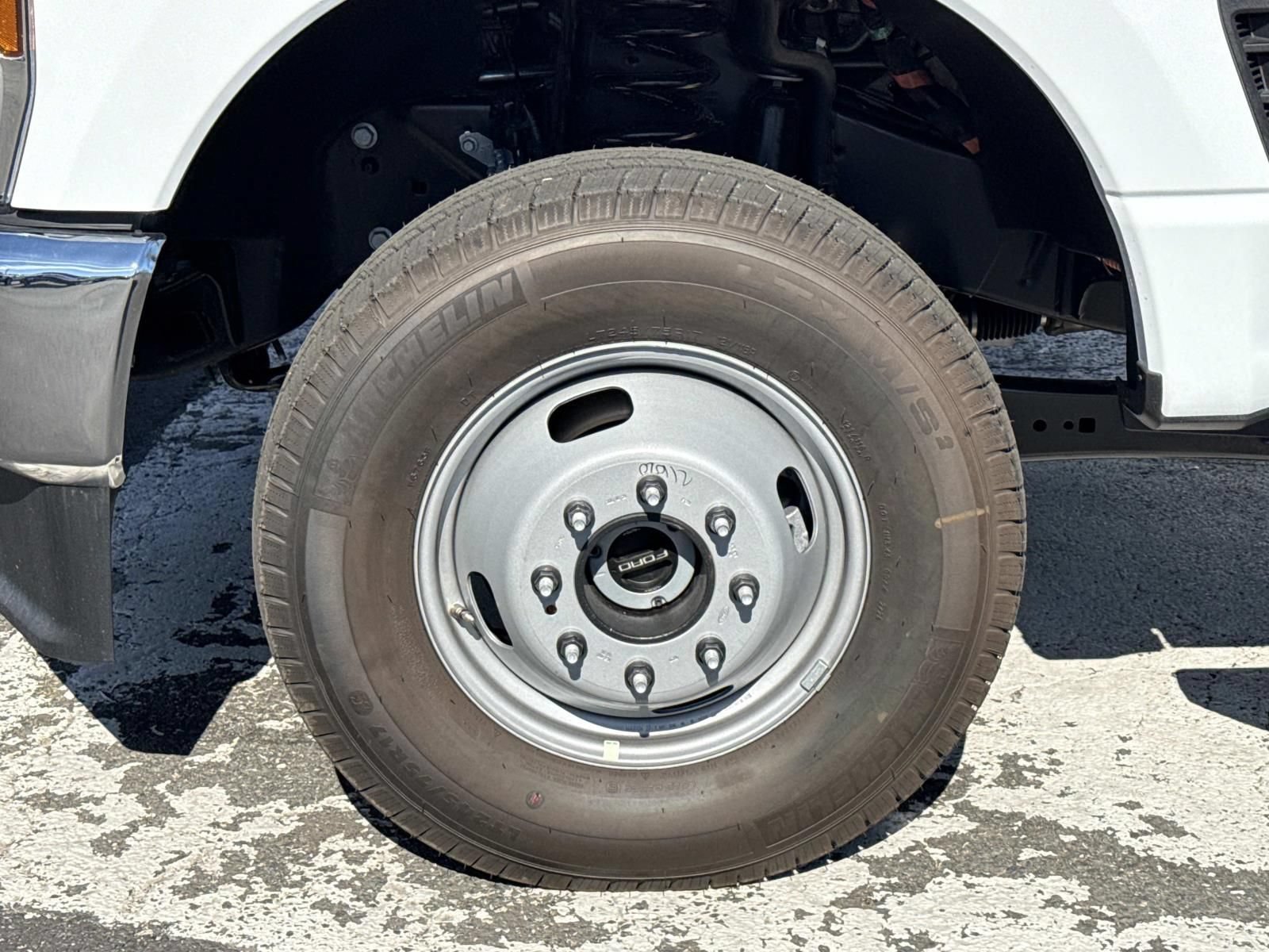 New 2026 Ford F350 XL w/ XL Chrome Package AWD/4WD image 9