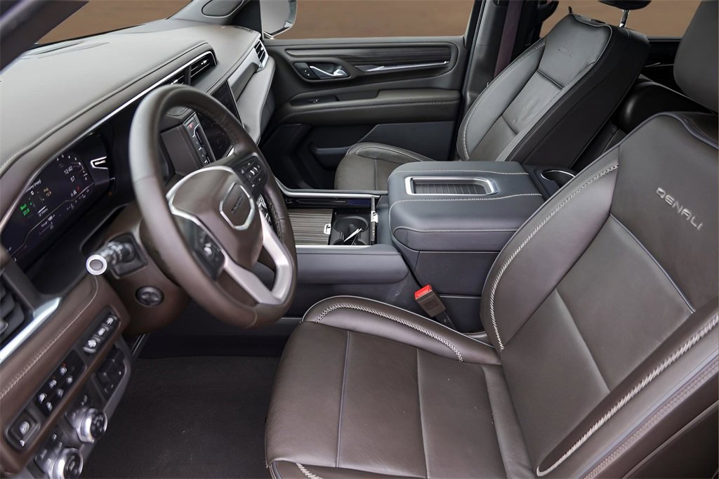 Used 2023 GMC Yukon XL Denali w/ Max Trailering Package image 7