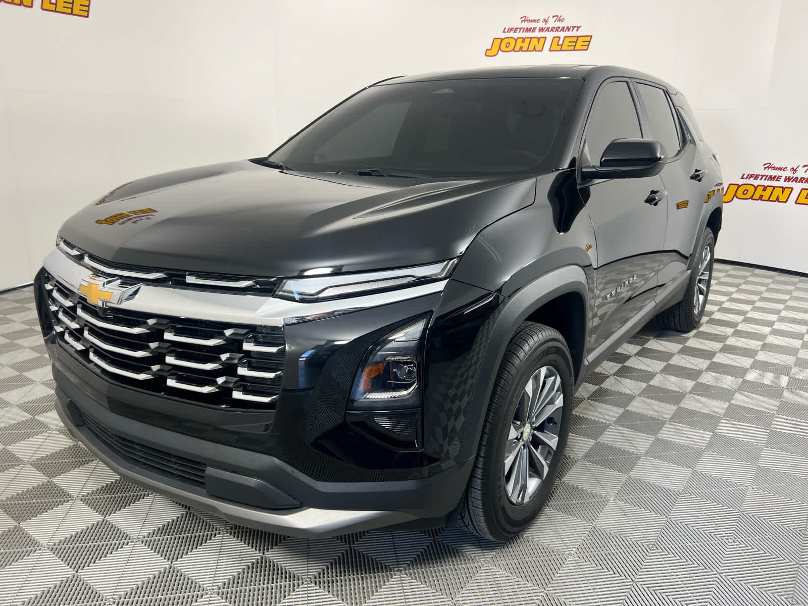 Used 2025 Chevrolet Equinox LT FWD image 1