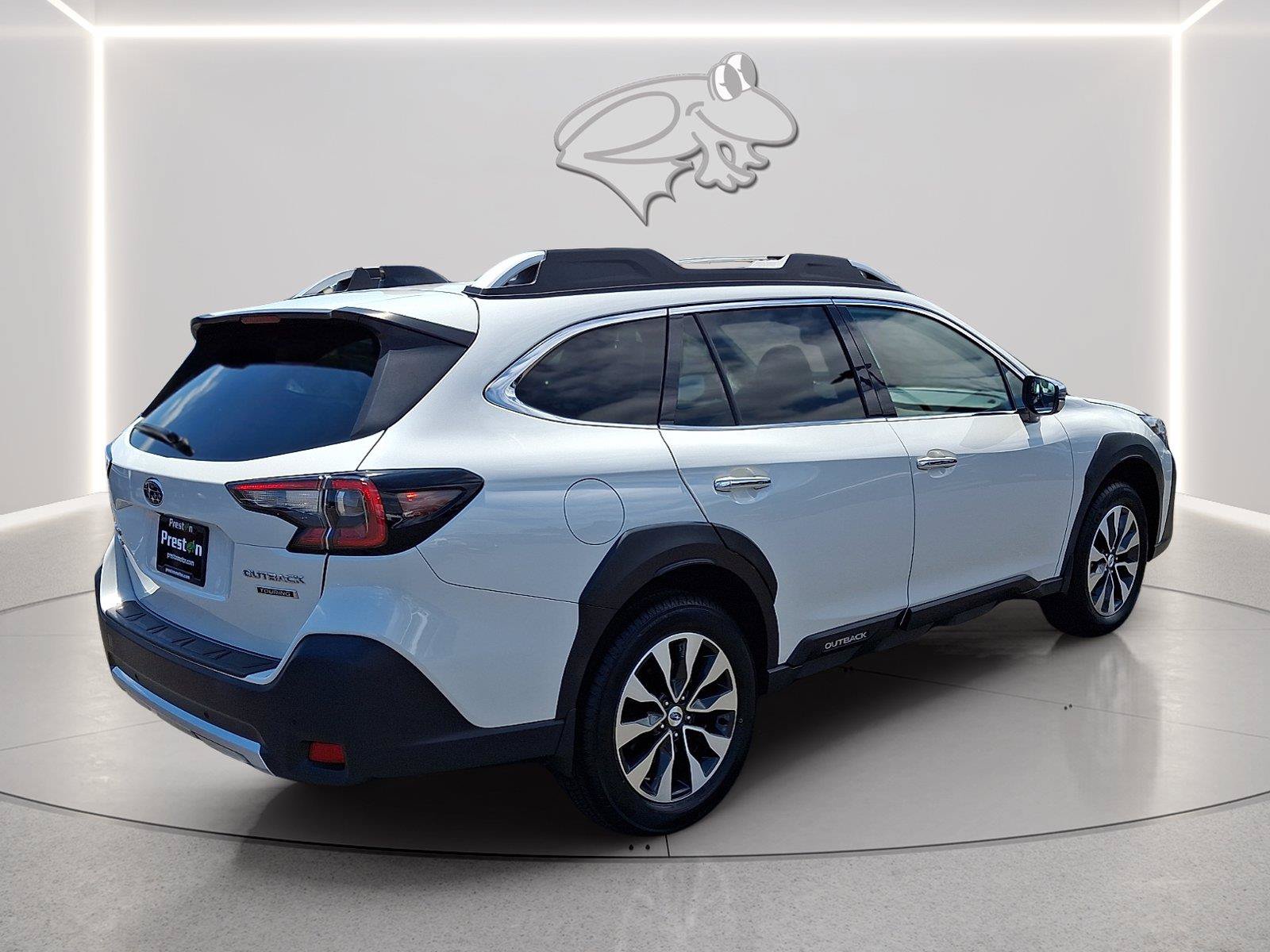 Used 2023 Subaru Outback Touring AWD/4WD image 5