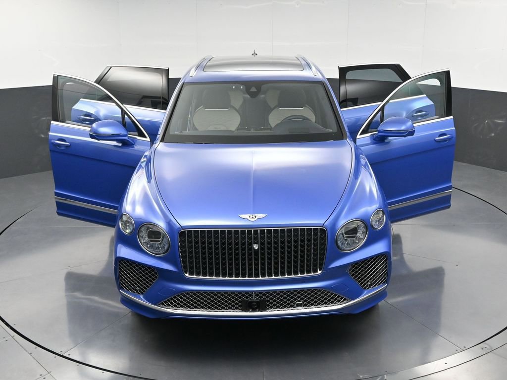 Used 2025 Bentley Bentayga AWD/4WD image 39