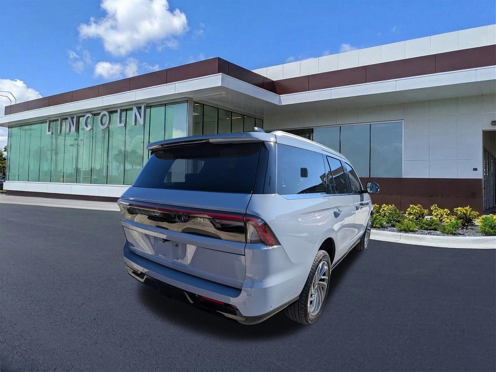 Certified 2025 Lincoln Navigator Reserve image 5