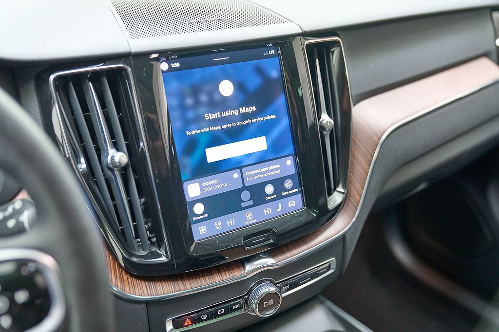 Certified 2024 Volvo XC60 T8 Plus AWD/4WD image 15