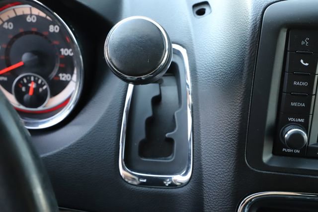 Used 2017 Dodge Grand Caravan SXT image 32