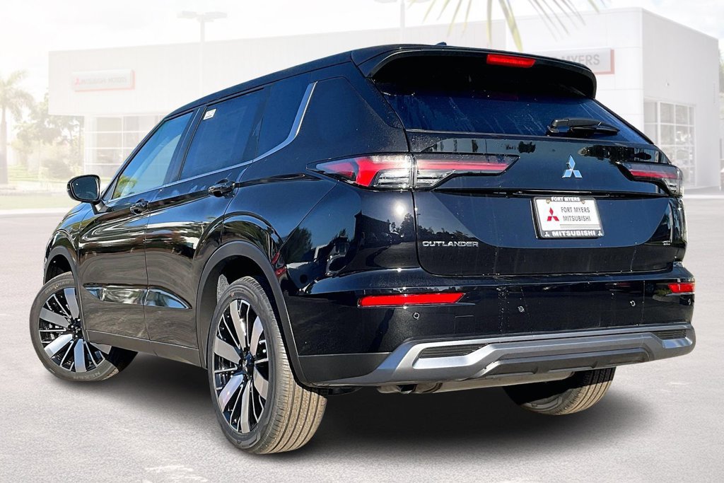 New 2026 Mitsubishi Outlander SE FWD image 3