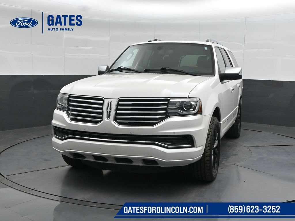 Used 2016 Lincoln Navigator Select AWD/4WD image 5