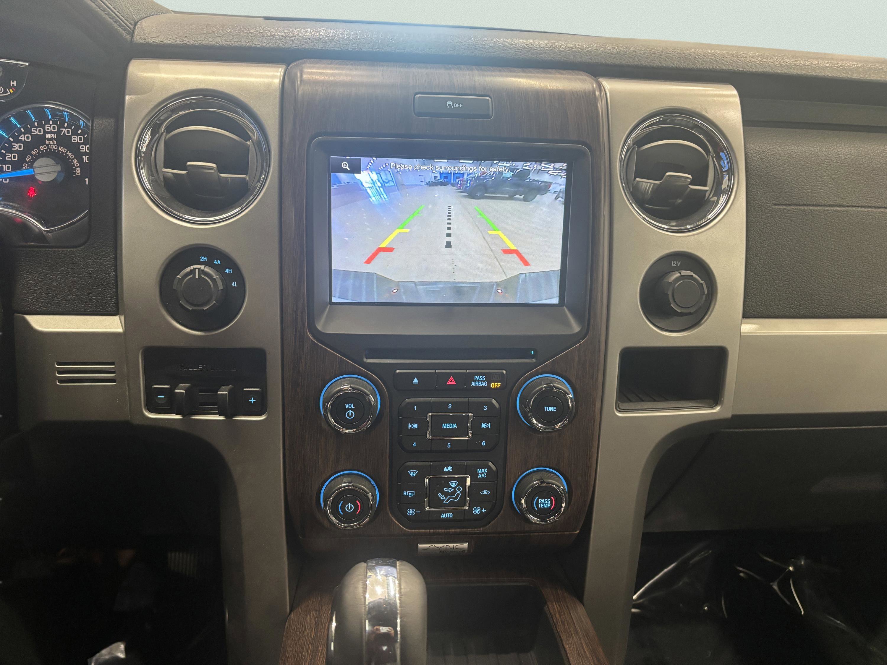 Used 2014 Ford F150 Lariat w/ Lariat Chrome Package image 21