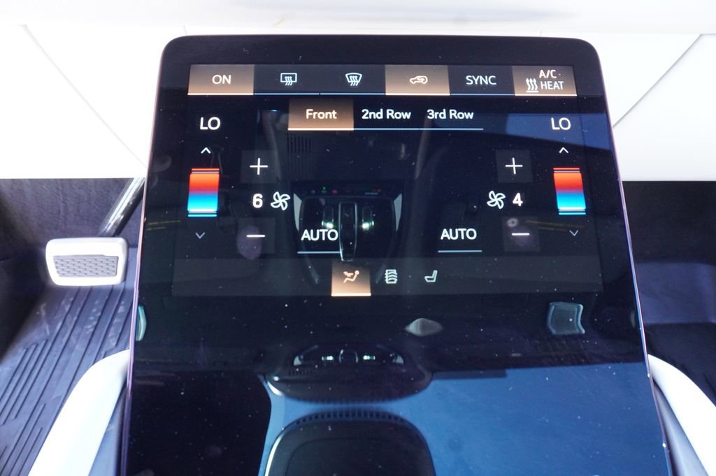 Certified 2026 Cadillac Vistiq Luxury image 21