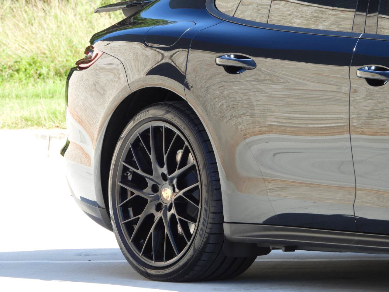 Used 2017 Porsche Panamera RWD image 22