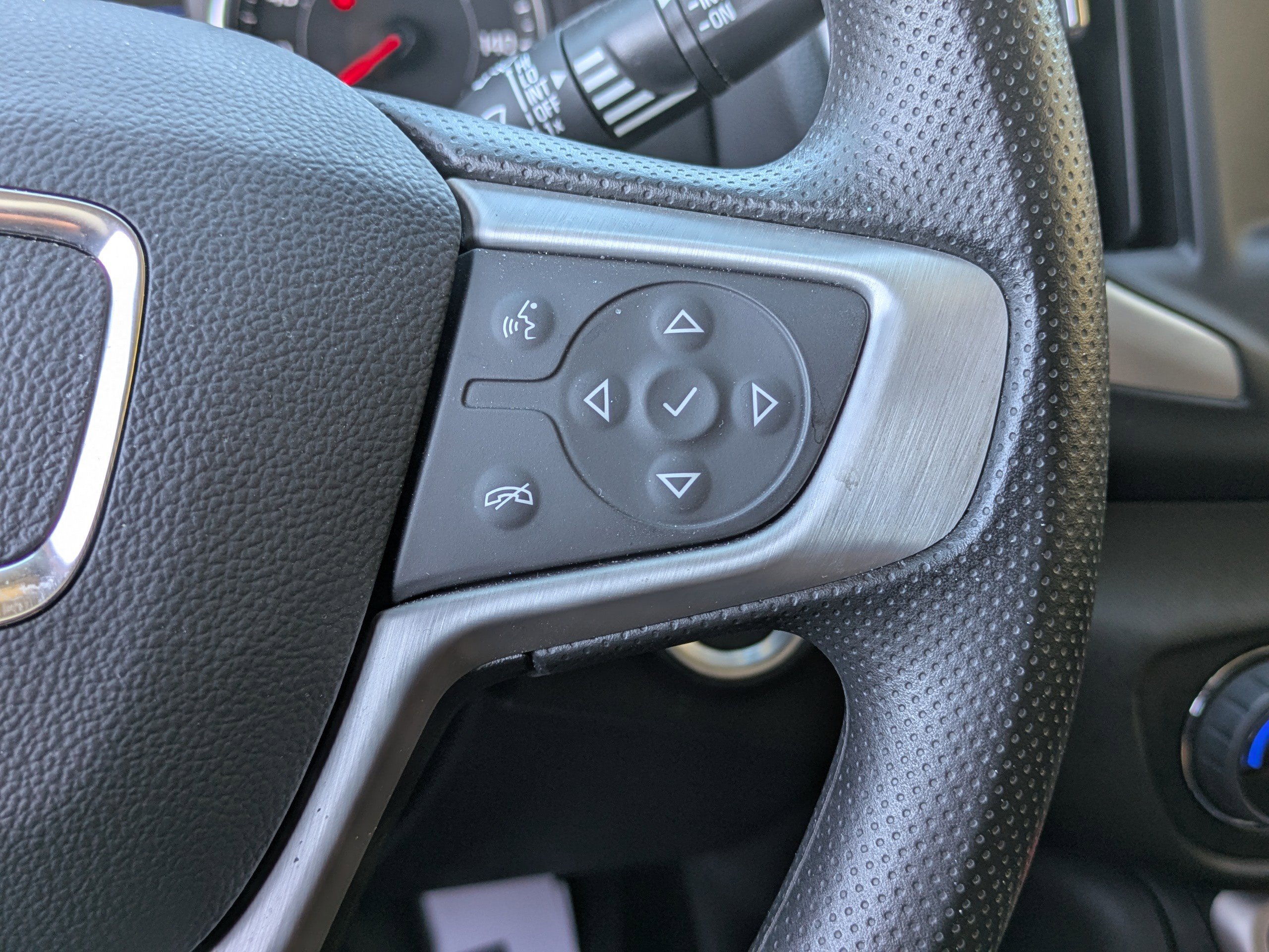 Used 2024 GMC Terrain SLE w/ Driver Convenience Package image 27