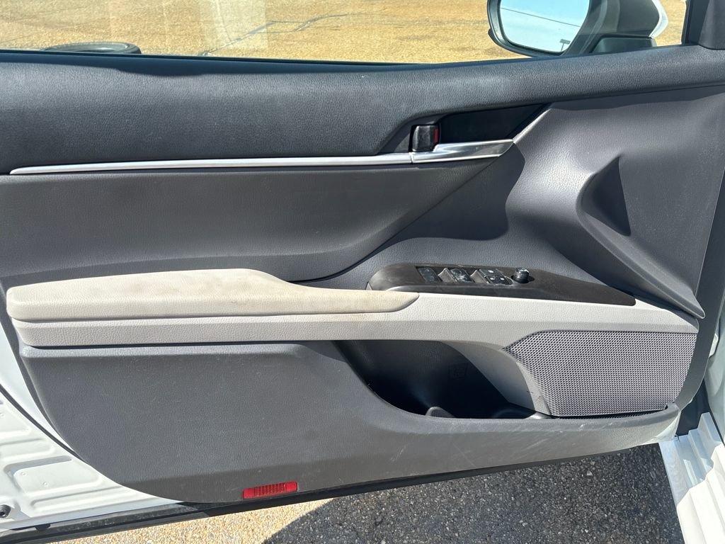 Used 2023 Toyota Camry LE image 5
