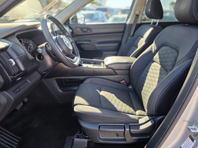 Used 2023 Nissan Pathfinder S image 12