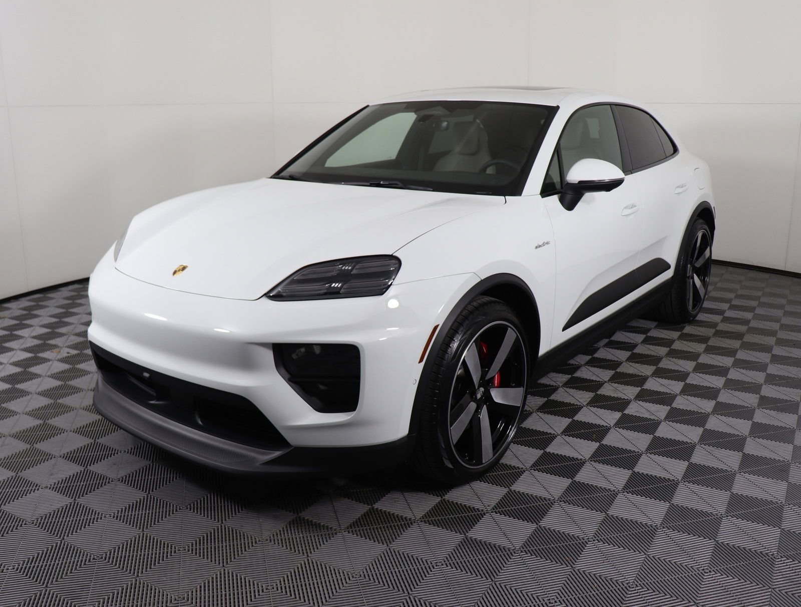 Used 2025 Porsche Macan 4S Electric video 1