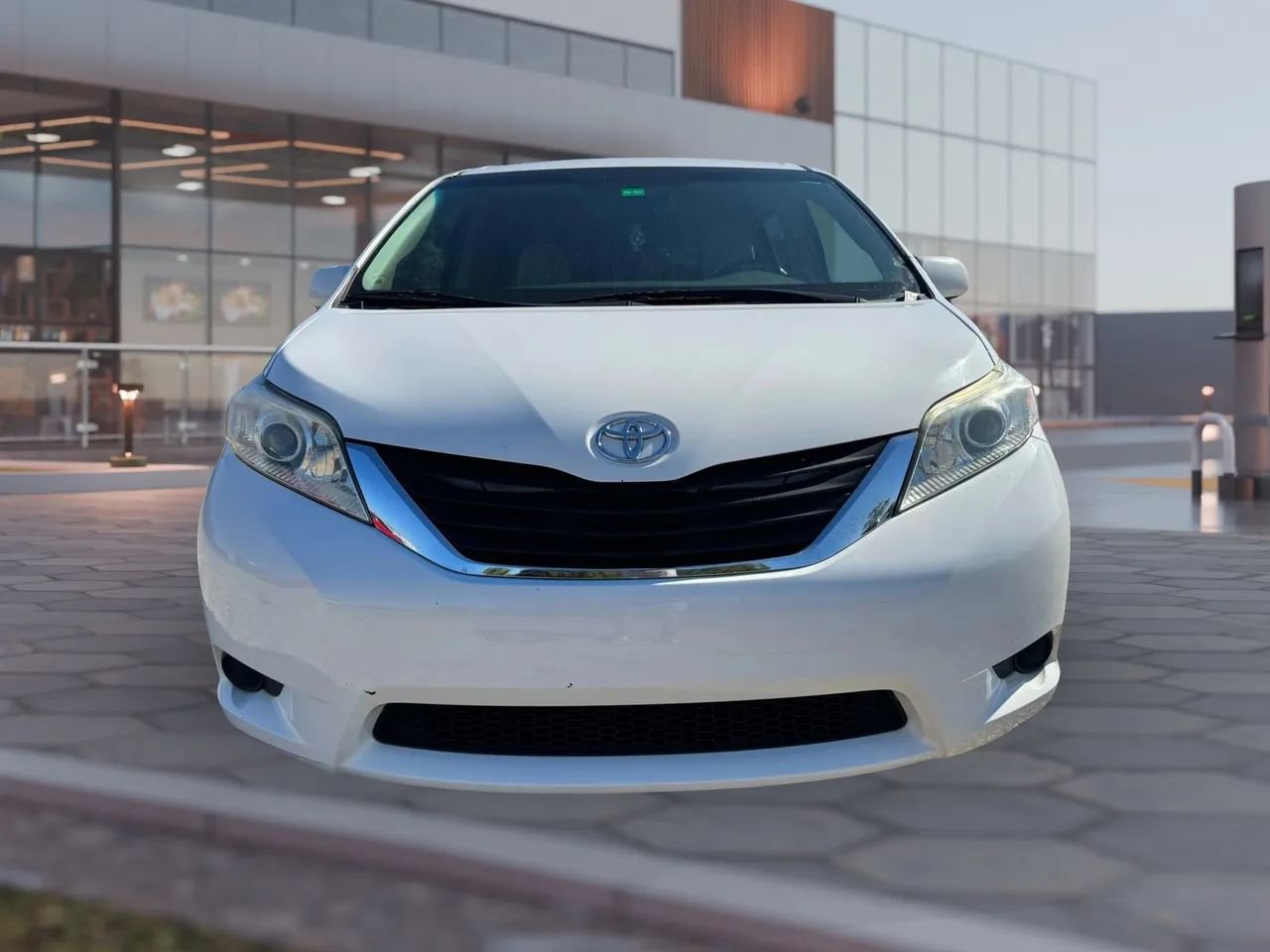 Used 2013 Toyota Sienna LE image 1