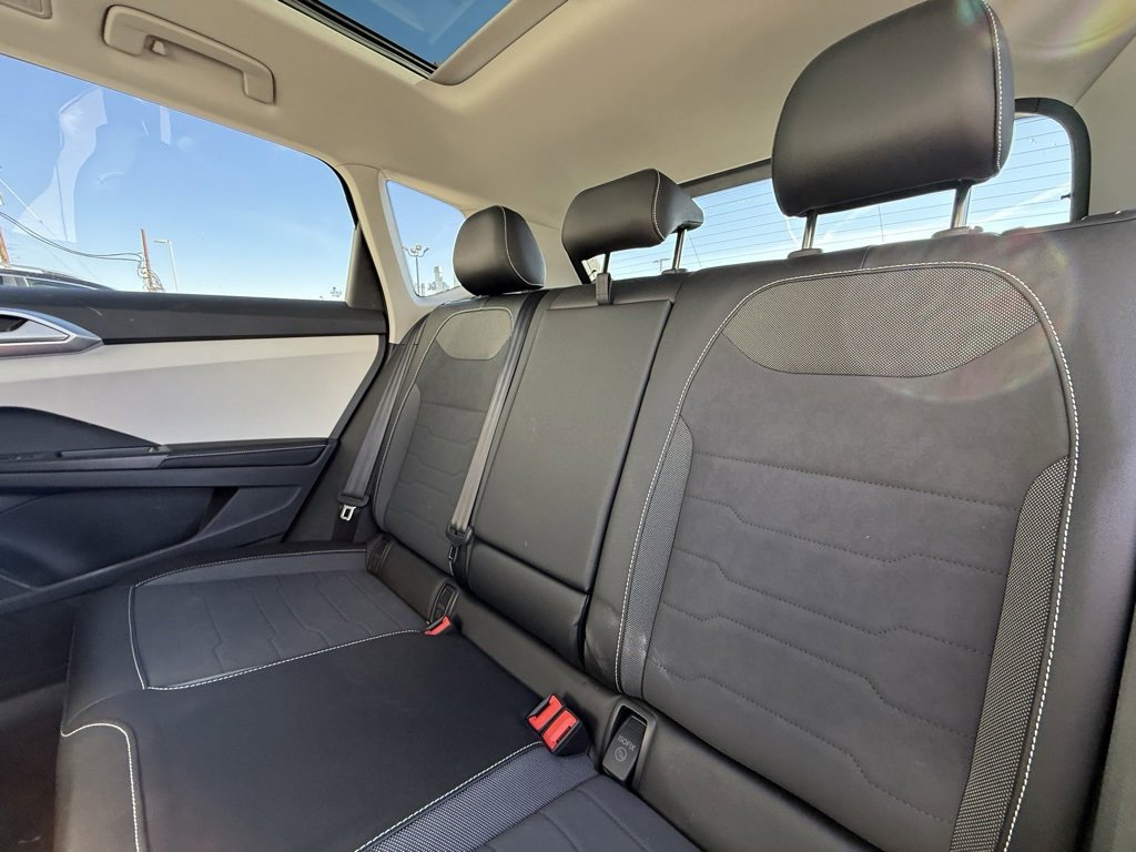 Used 2025 Volkswagen Taos SE image 7