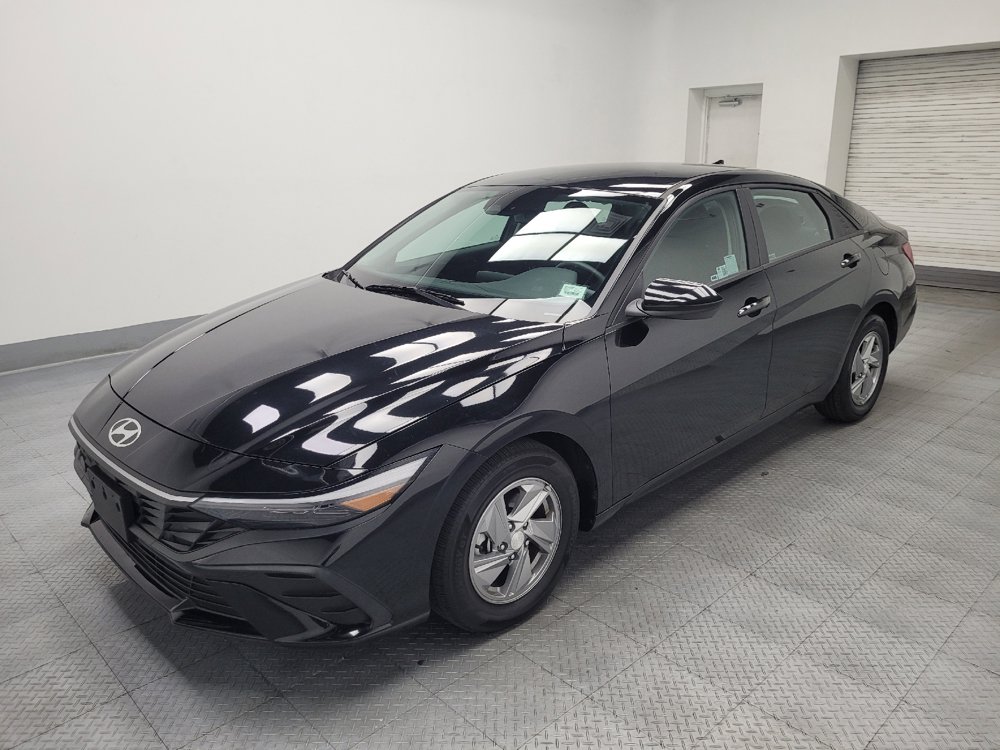 Used 2024 Hyundai Elantra SE FWD image 2