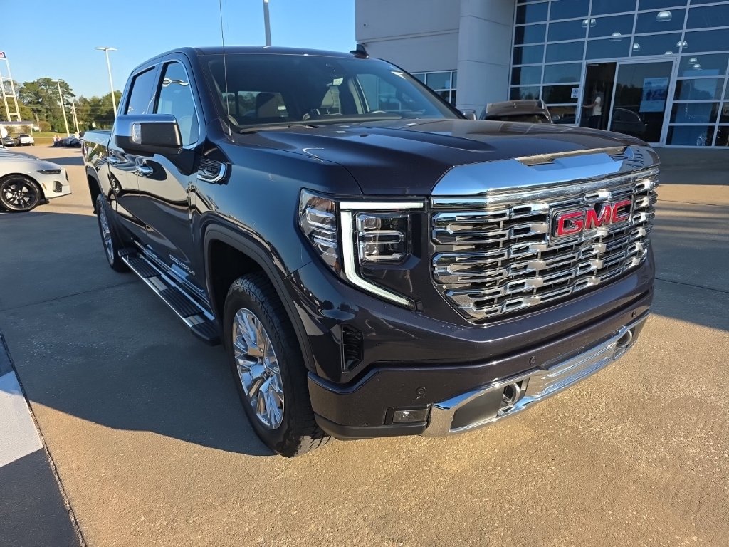 Used 2025 GMC Sierra 1500 Denali w/ Technology Package AWD/4WD image 12