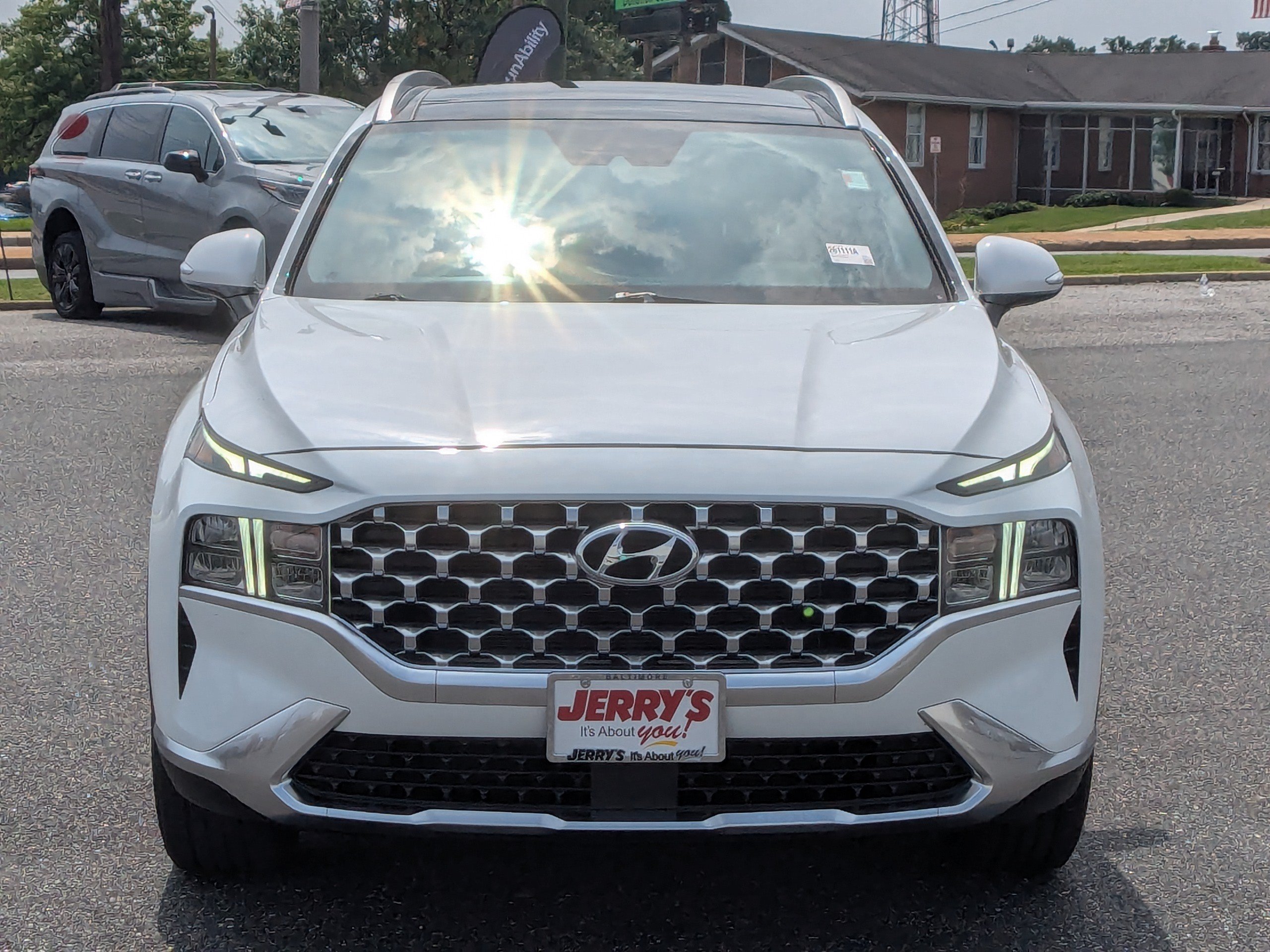 Used 2021 Hyundai Santa Fe SEL w/ Convenience + Premium Package AWD/4WD image 2
