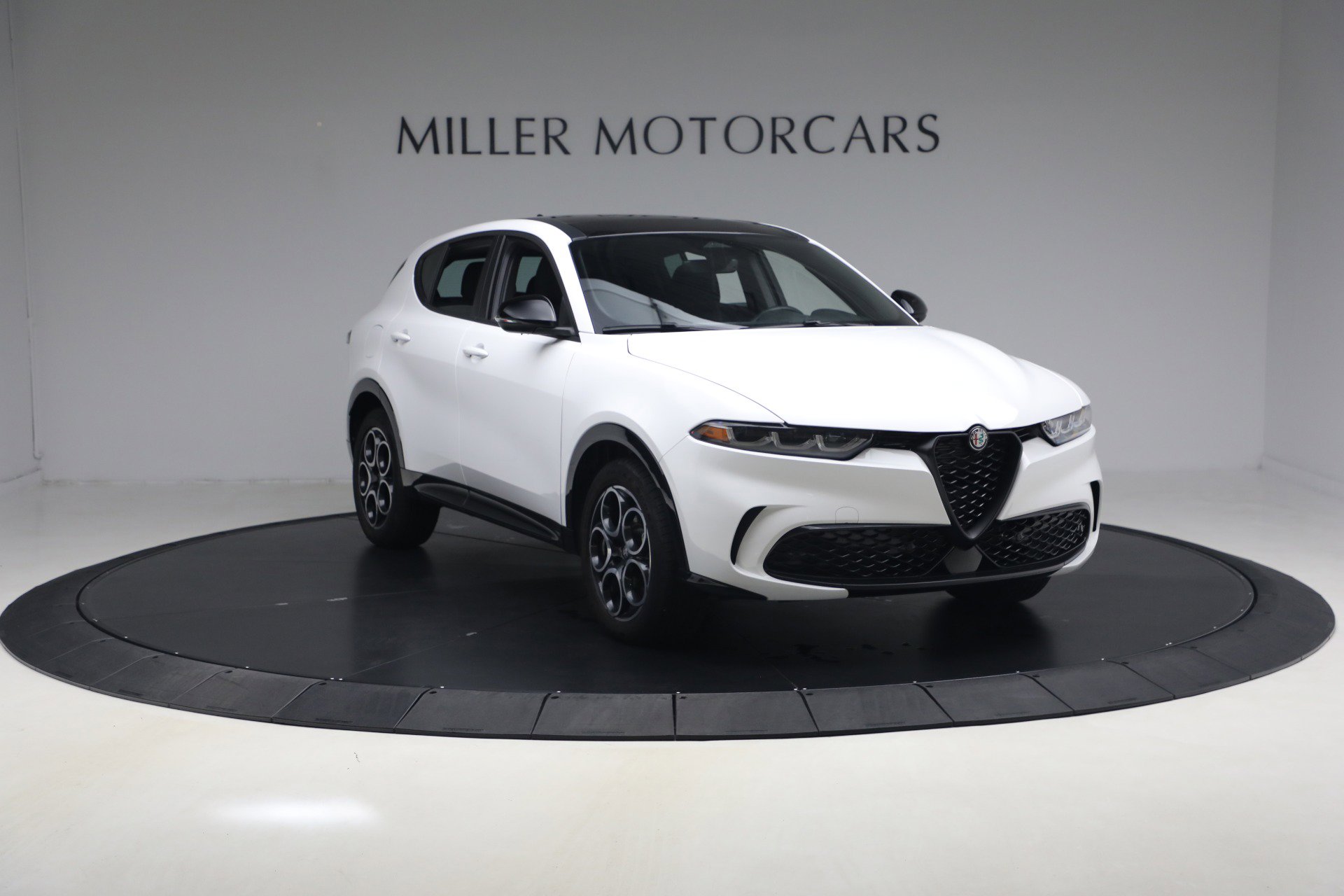 Used 2025 Alfa Romeo Tonale image 11