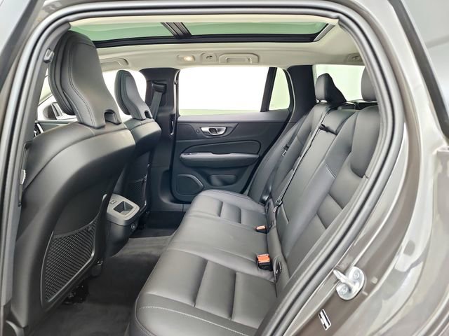 Used 2025 Volvo V60 B5 Cross Country Plus AWD/4WD image 25