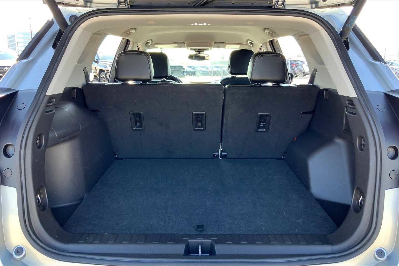 Certified 2024 GMC Terrain SLT image 25