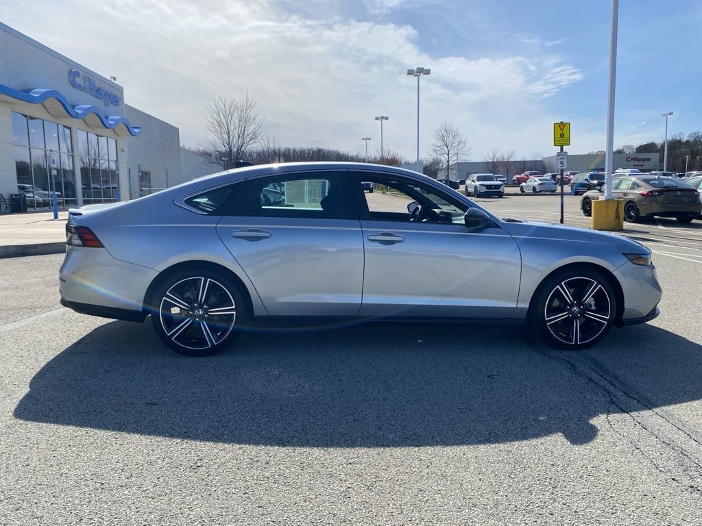 Used 2025 Honda Accord Sport image 2